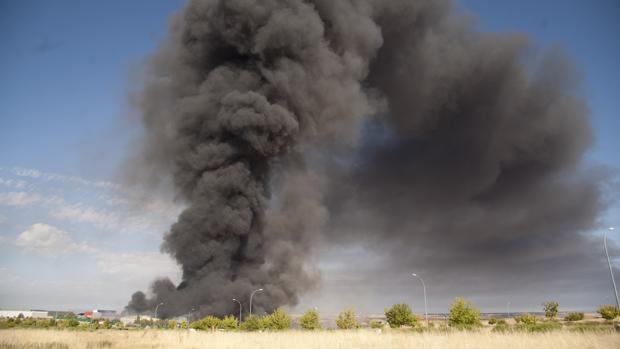 El alcalde de Chiloeches lamenta que tras dos años del incendio aún haya residuos