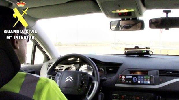 Investigan a conductor por ir a 195 kilómetros en una vía de 100, en la N-322