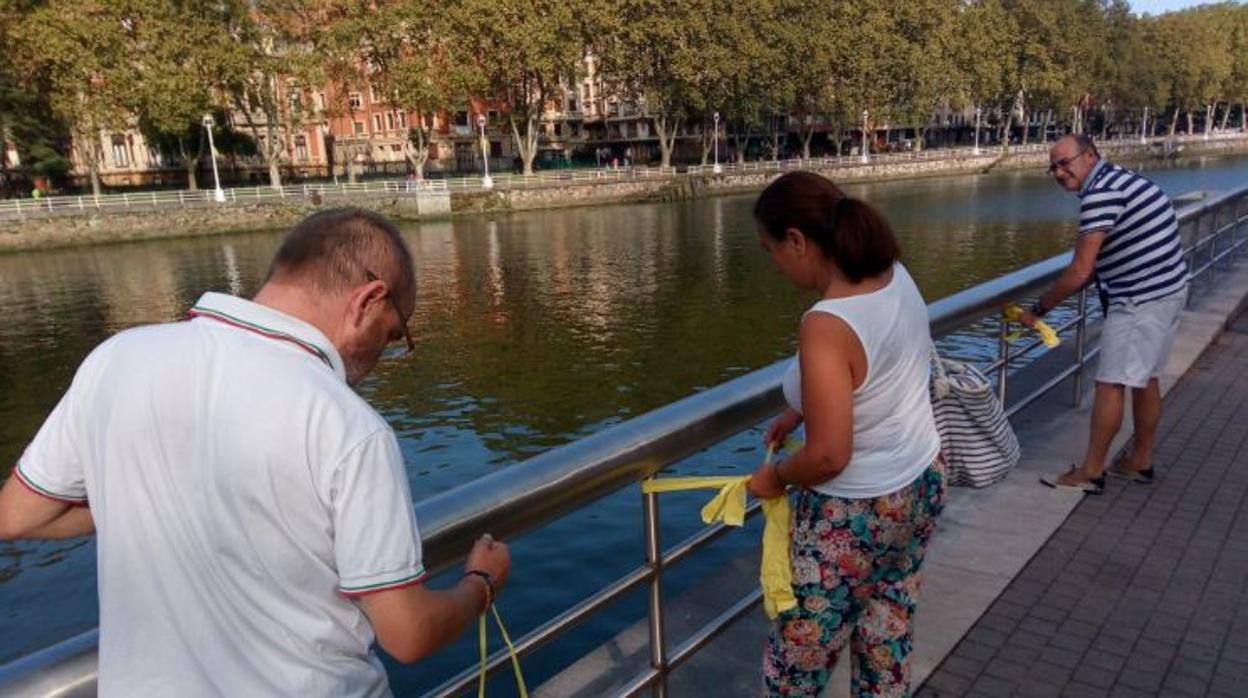 Los polémicos lazos amarillos llegan a Bilbao