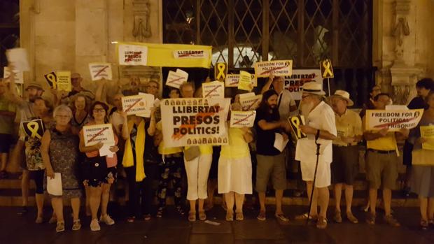 El presidente del Parlamento balear acude en Palma a un acto en apoyo de los «presos políticos» catalanes
