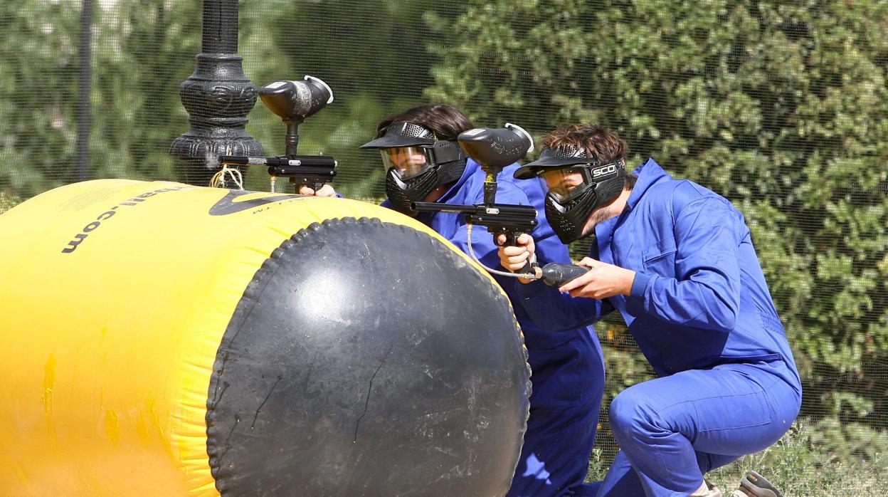 La Pueblanueva ha organizado una mañana de «paint ball» para su tercer día de fiestas