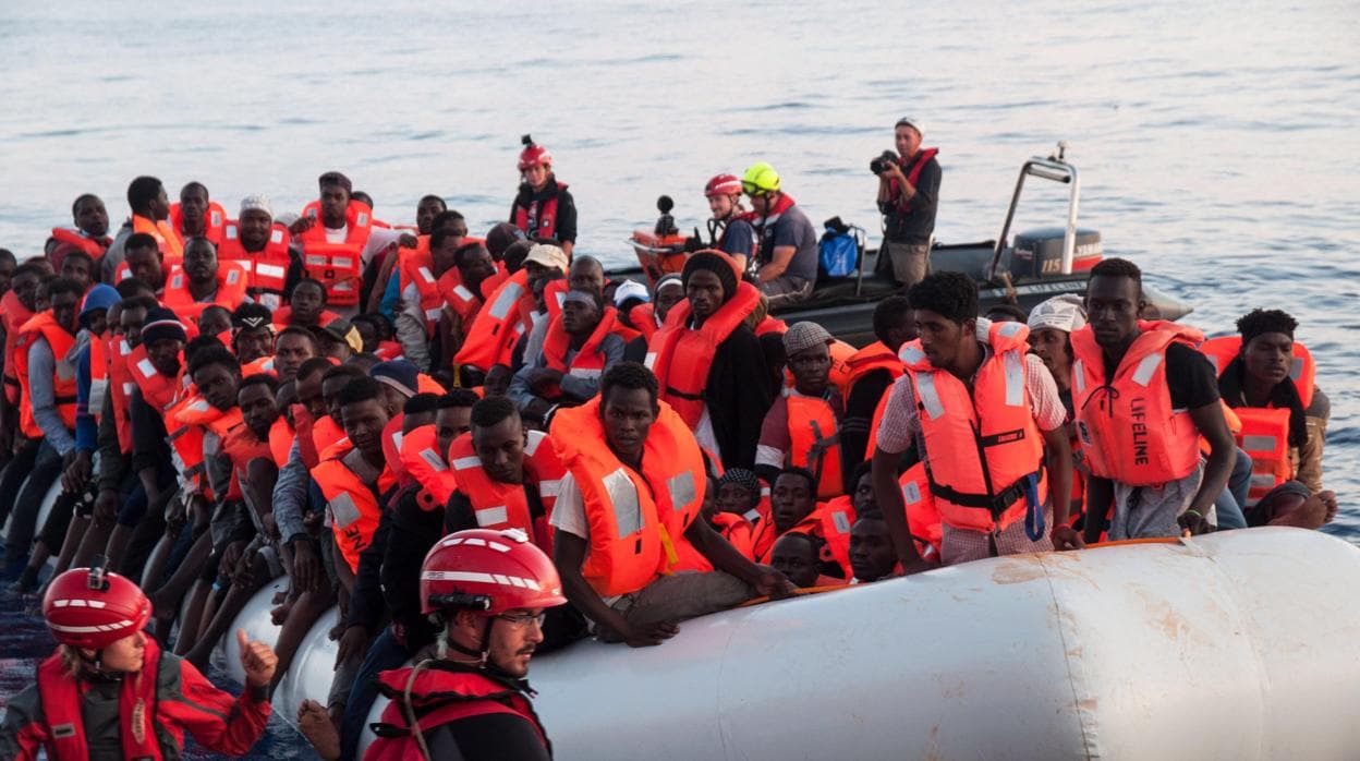 Varias decenas de inmigrantes son rescatadas por Salvamento Marítimo en una imagen de archivo