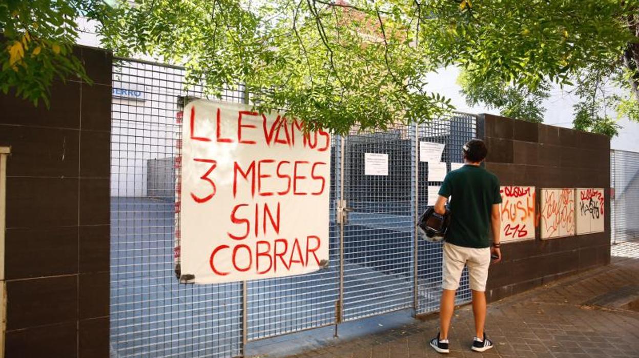 Un usuario se topa con el centro Fuente del Berro clausurado