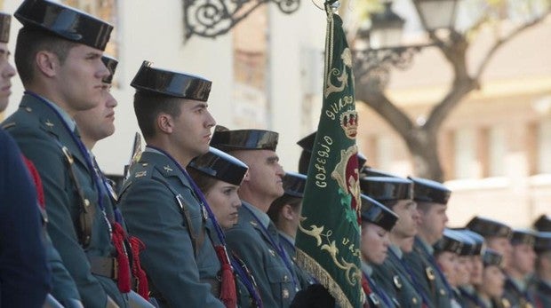 Marlaska ordena retirar el borrador que prohíbe los tatuajes a la Guardia Civil