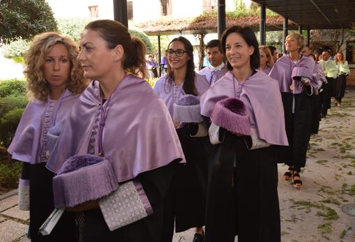 Asistentes al acto inaugural académico en el campus