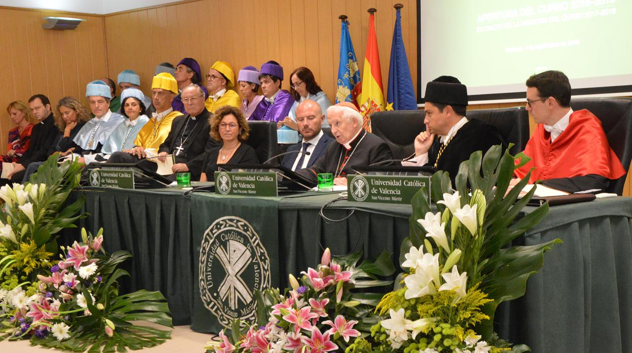 El cardenal Cañizares en su intervención en la Universidad Católica de Valencia