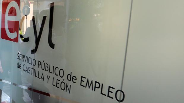 Castilla y León lidera la caída del paro del último año pese al repunte de agosto