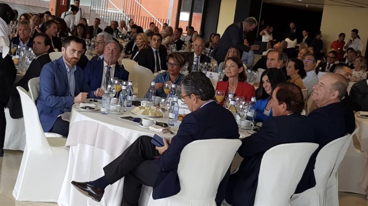 Castellanos y Ortega en una mesa de desayuno este míércoles con Reyes Maroto