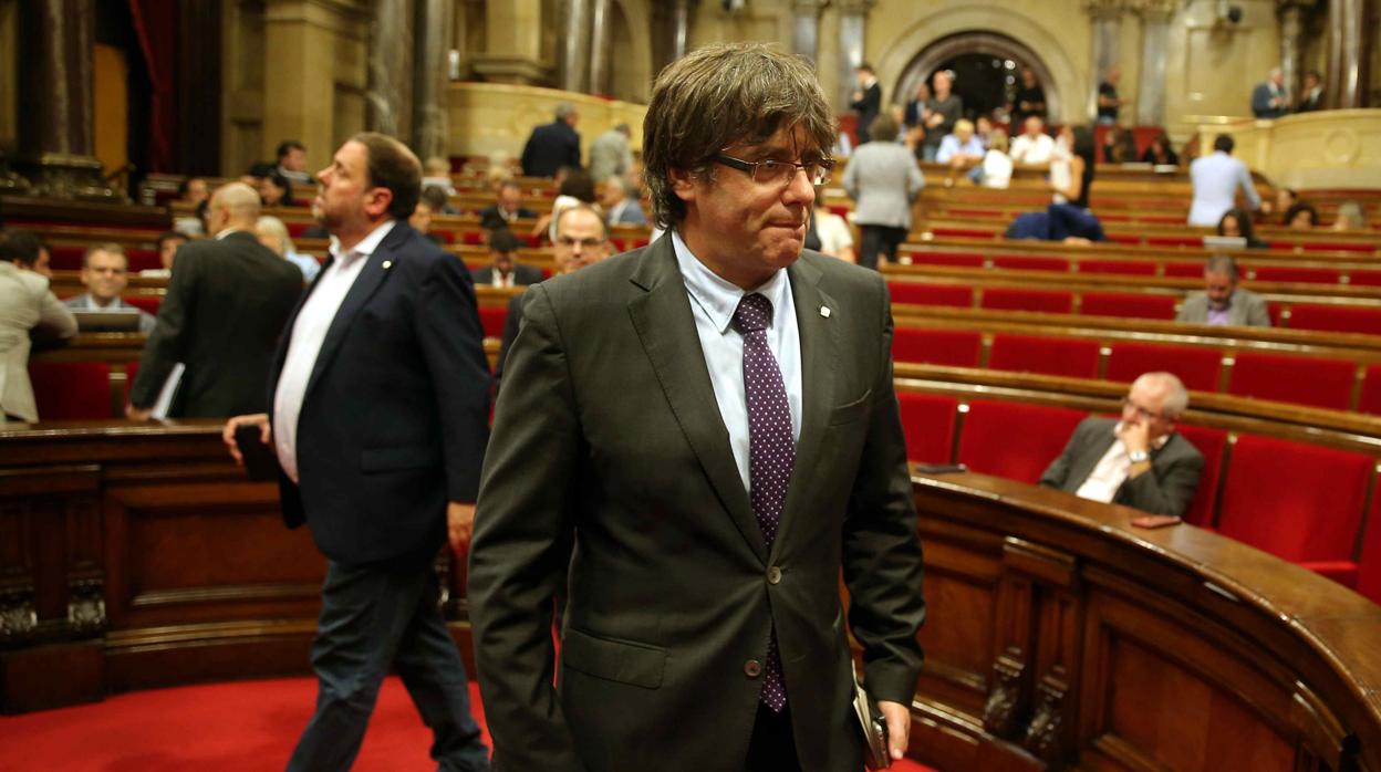 Carles Puigdemont en el Parlament durante el pleno de desconexión