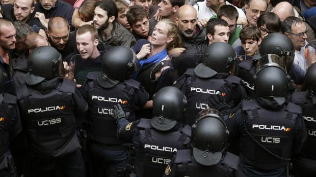 Polémica por la situación de decenas de policías de Zaragoza desplazados a Cataluña