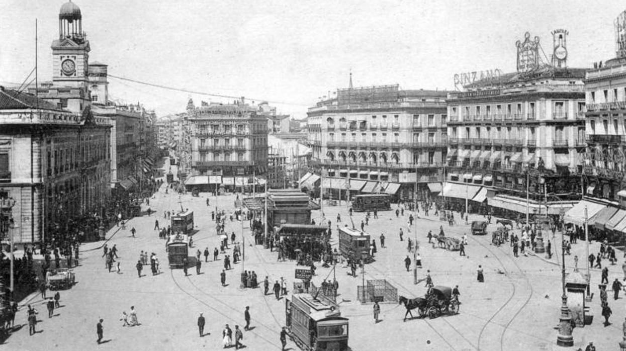 Los tranvías de la Puerta del Sol, en la década de 1920