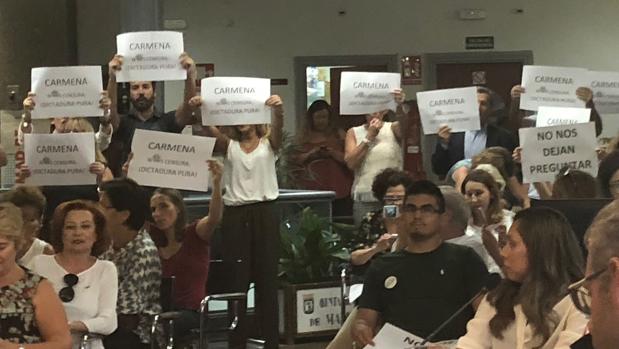 Rebelión en el Pleno de Chamberí: «Carmena censura, ¡dictadura pura!»