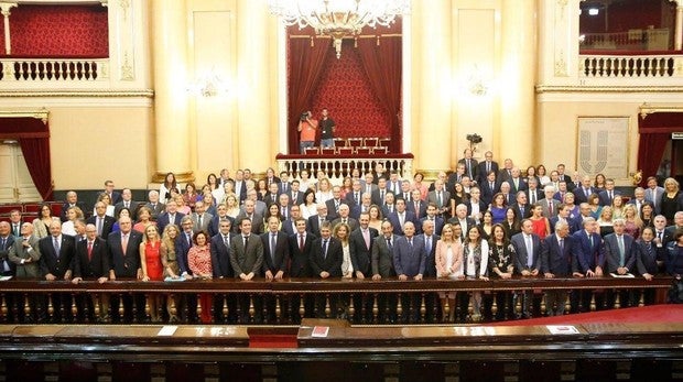 Casado advierte a Sánchez: «Solo el PP tiene la mayoría en el Senado para aprobar el artículo 155»