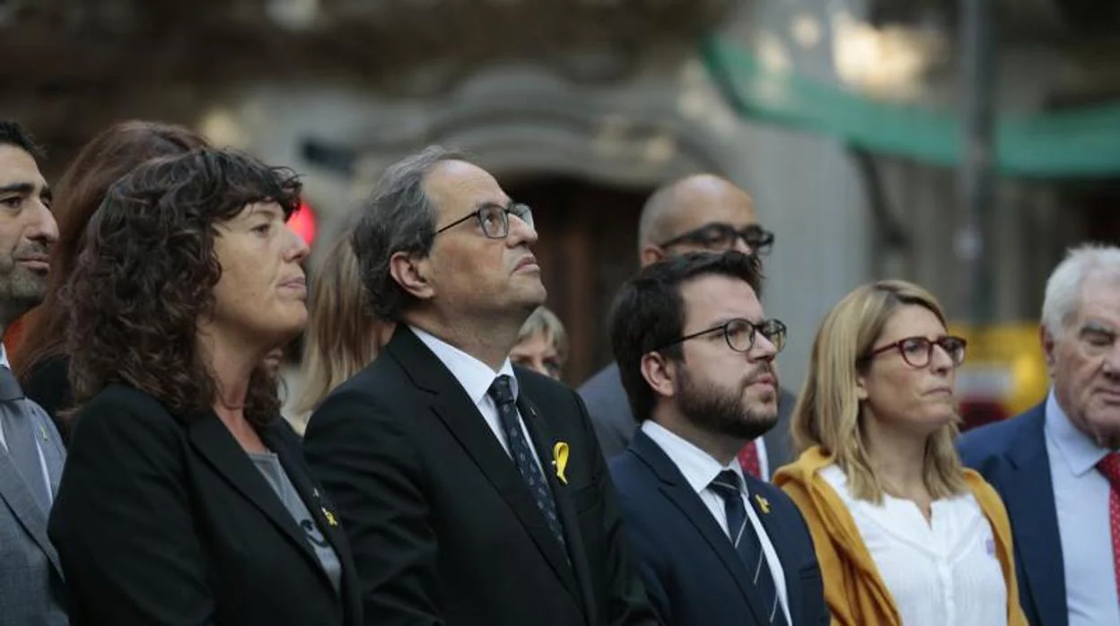 El President de la Generalitat, Quim Torra, junto a los miembros del Gobierno catalán, en la ofrenda floral al monumento de Rafael Casanova, en motivo de la Diada de Cataluña, este martes