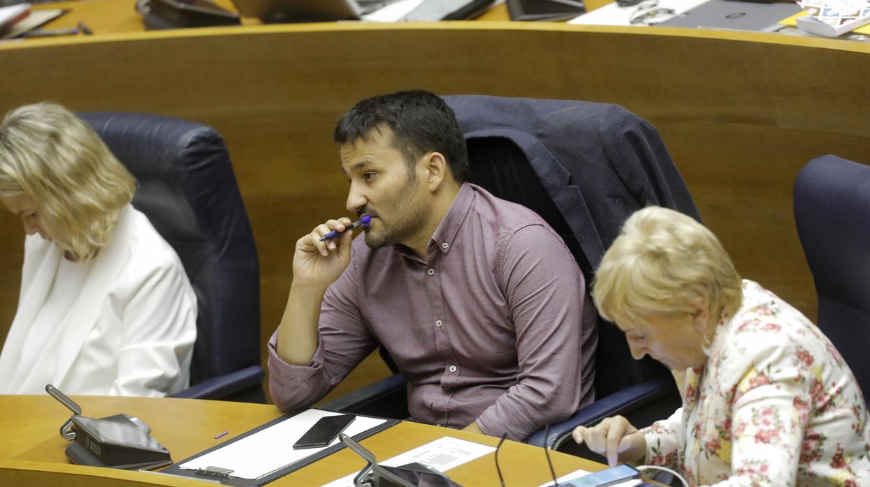 El conseller de Educación, Vicent Marzà, durante el debate el pasado martes