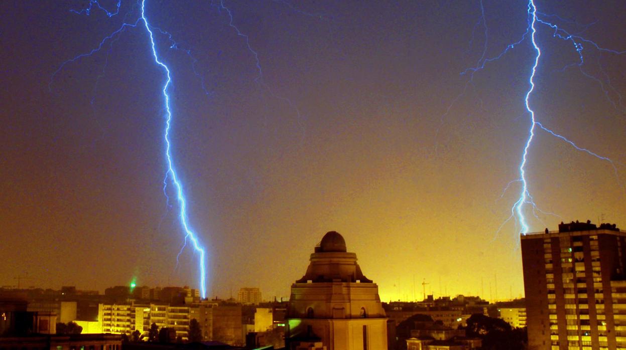 Imagen de archivo de rayos sobre Valencia