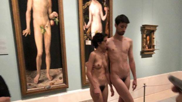 Una pareja se desnuda en el Museo del Prado ante los cuadros de Adán y Eva «por aburrimiento»