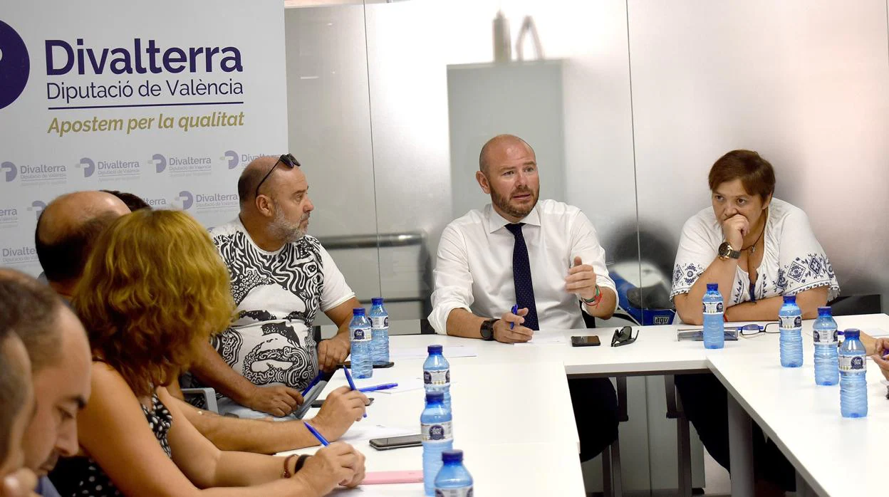 Imagen de Toni Gaspar en la reunión con los trabajadores de Divalterra