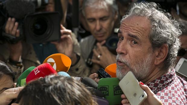 Willy Toledo queda en libertad provisional sin fianza tras presentarse ante el juez