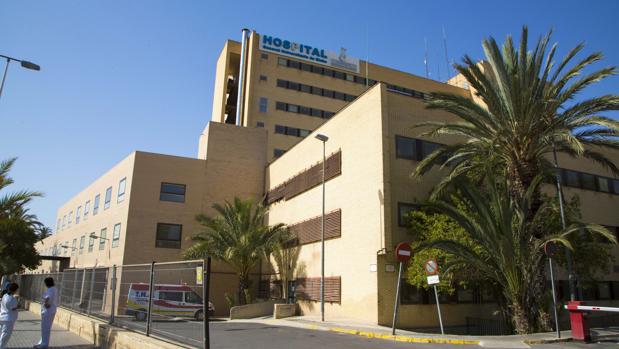 Un niño de dos años acaba en la UCI por una «paliza» de su madre y la pareja