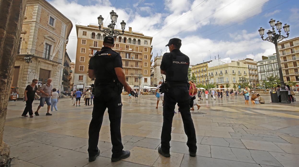 Agentes de Policía Nacional en Valencia