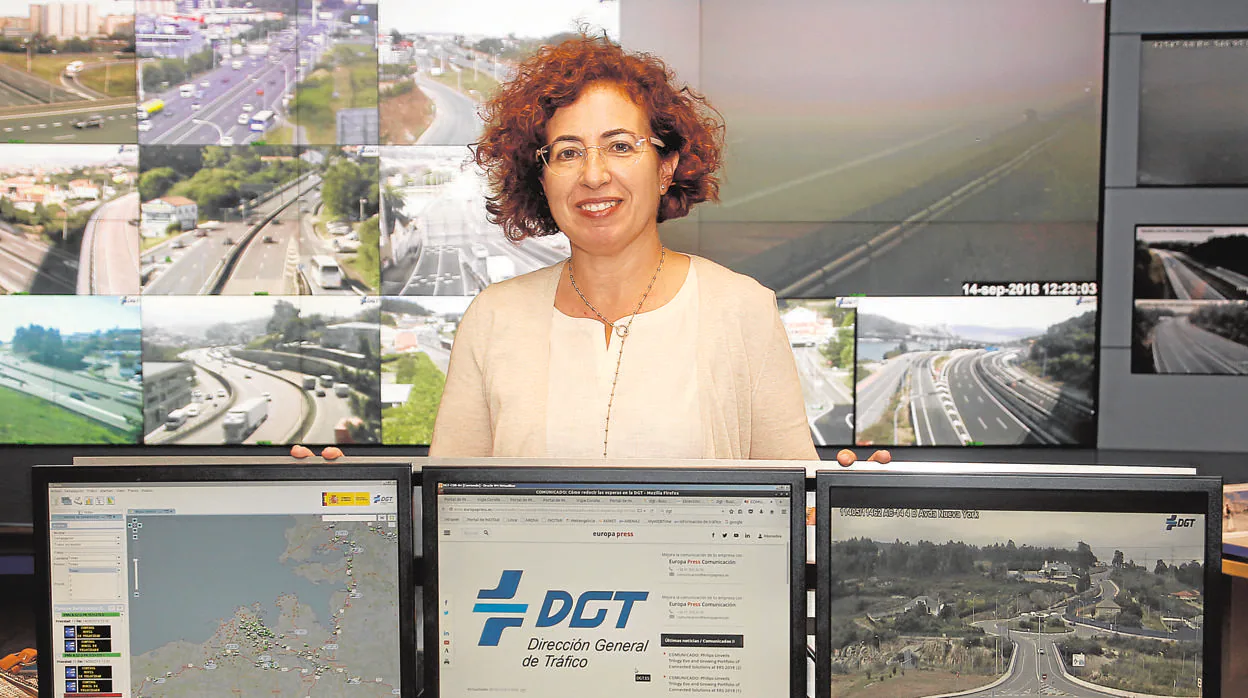 La responsable de Tráfico en Galicia, en la sala de pantalla de la DGT de la Comunidad, tras la entrevista con ABC