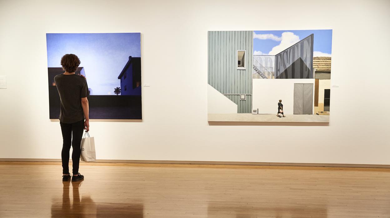 Una visitante en la galería Trama, durante la edición del año pasado del Barcelona Gallery Weekend