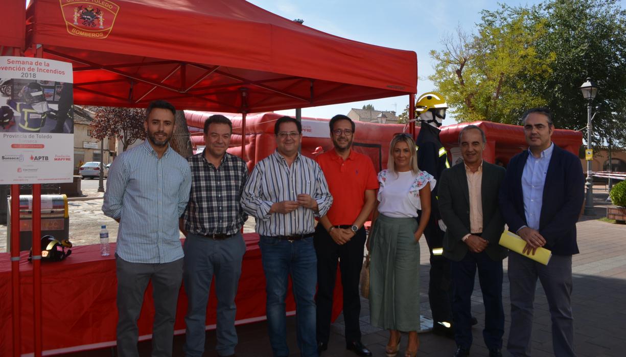 Tomás Villarrubia, junto a representantes de otras entidades colaboradoras