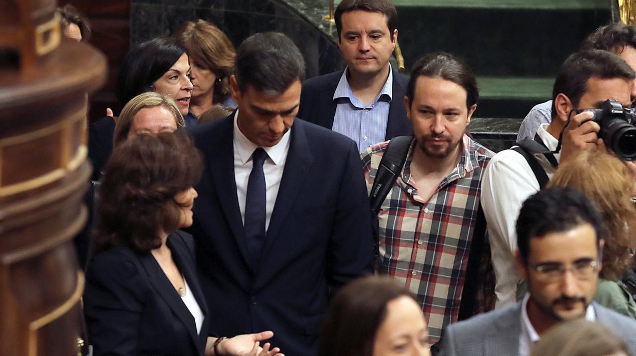 Pablo Iglesias, junto a Pedro Sánchez