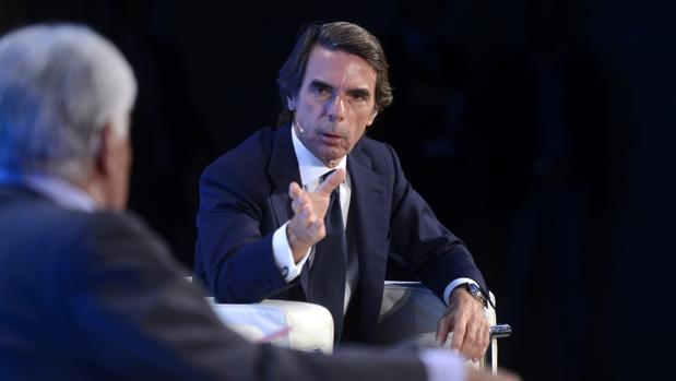 Aznar y González, unidos para celebrar el pacto constitucional