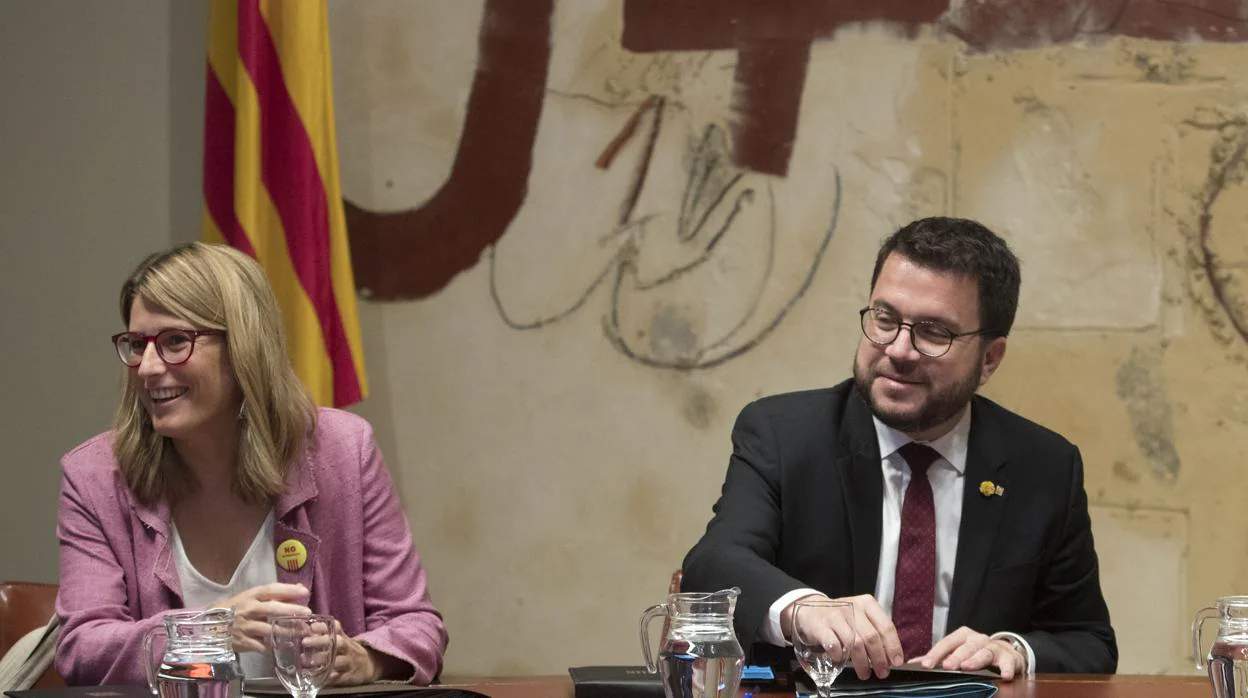 Pere Aragonés y Elsa Artadi, al inicio de la reunión semanal del Govern