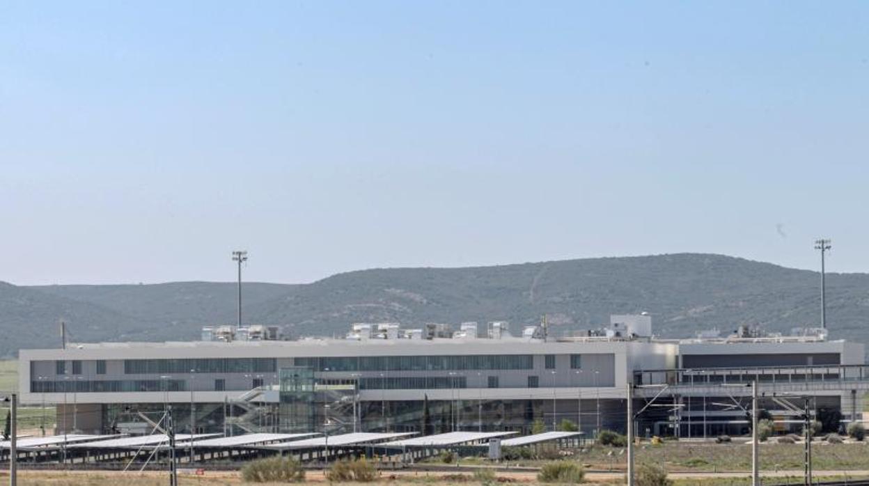 De momento, el aeropuerto se dedicará a dar servicio a empresas de mantenimiento de aviones, reciclado de aeronaves, estacionamiento de larga duración, carga y logística