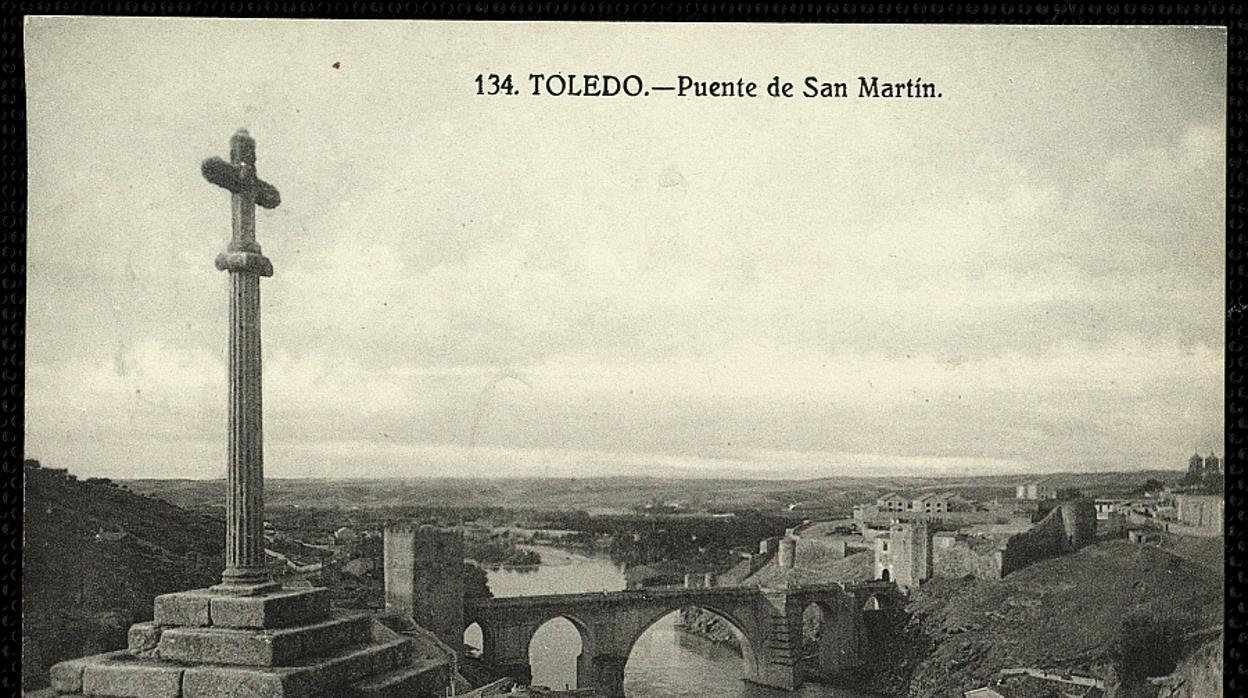 Humilladero de Gutiérrez Tello y puente de San Martín. Postal de Grafos hacia 1929. Archivo Municipal de Toledo