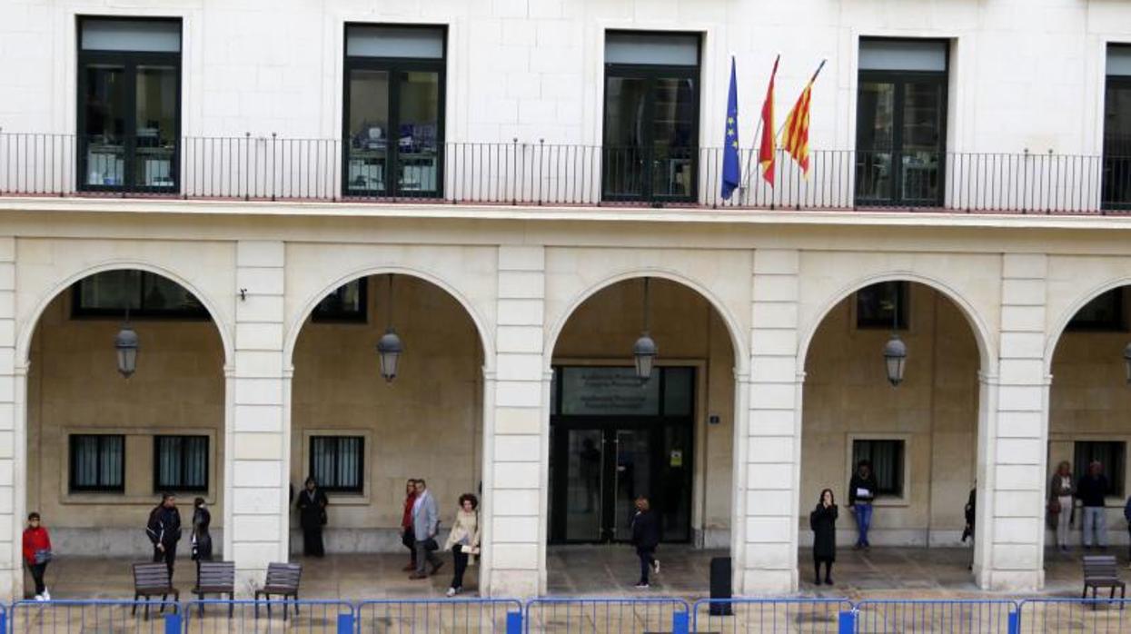 Fachada de la Audiencia Provincial de Alicante, sede del juicio