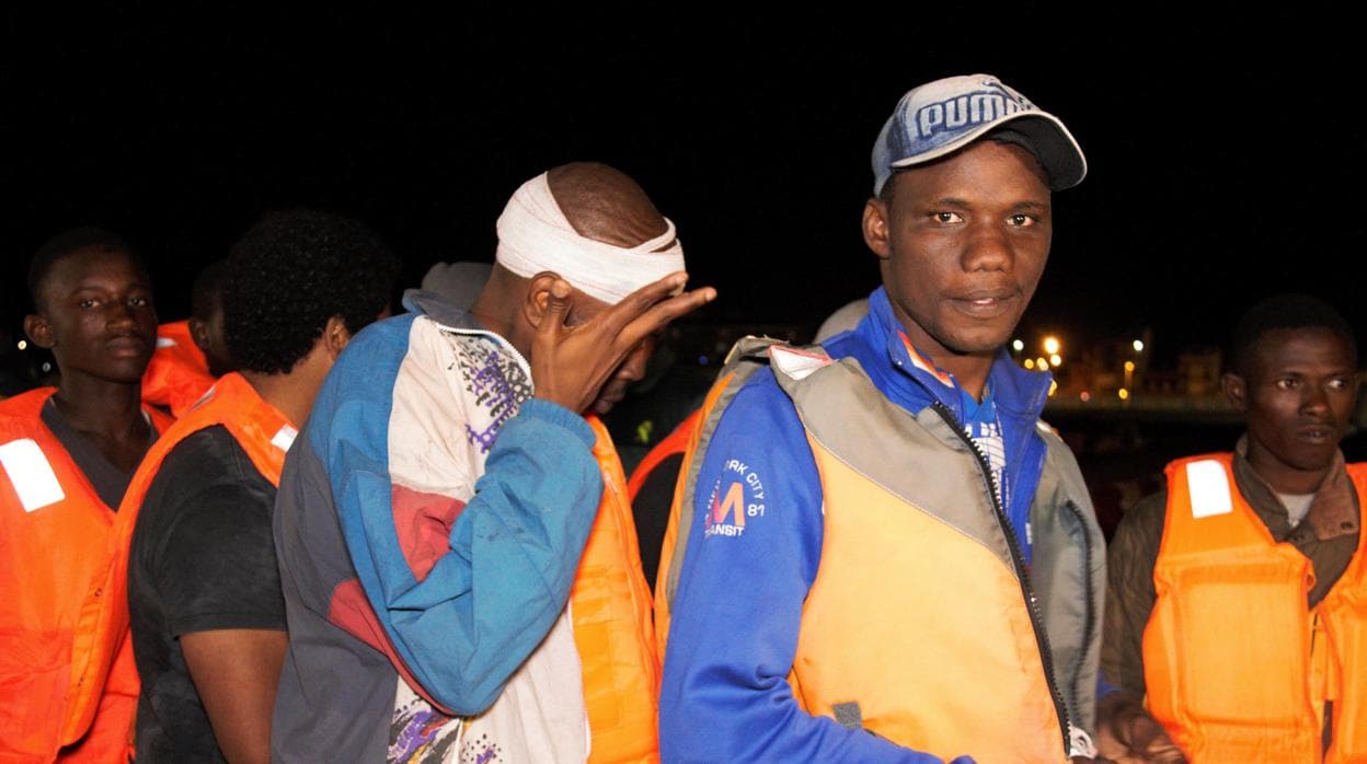 Los inmigrantes rescatados han llegado en buenas condiciones al puerto de Motril