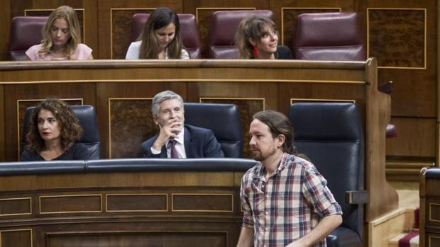 Podemos vincula la estabilidad de la legislatura a que Delgado salga del Gobierno