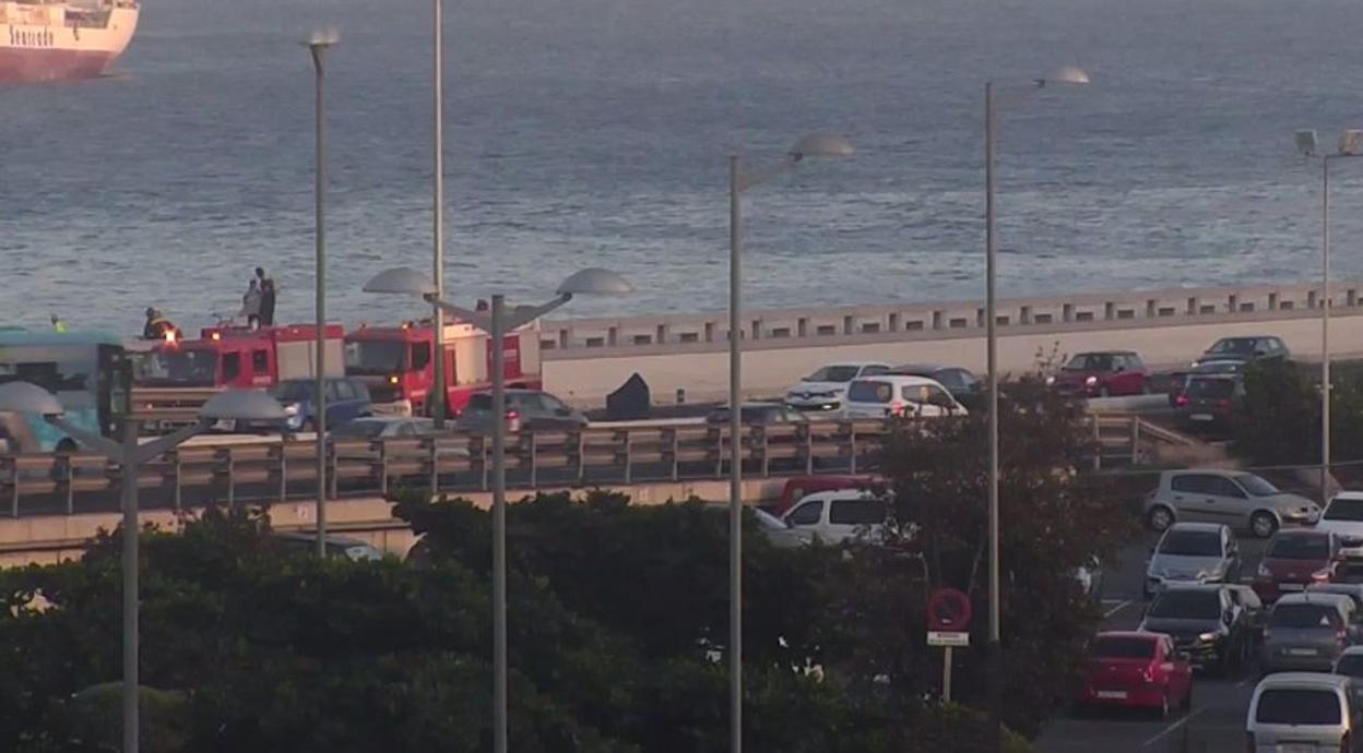 Muere al caer en el paseo marítimo de Las Palmas