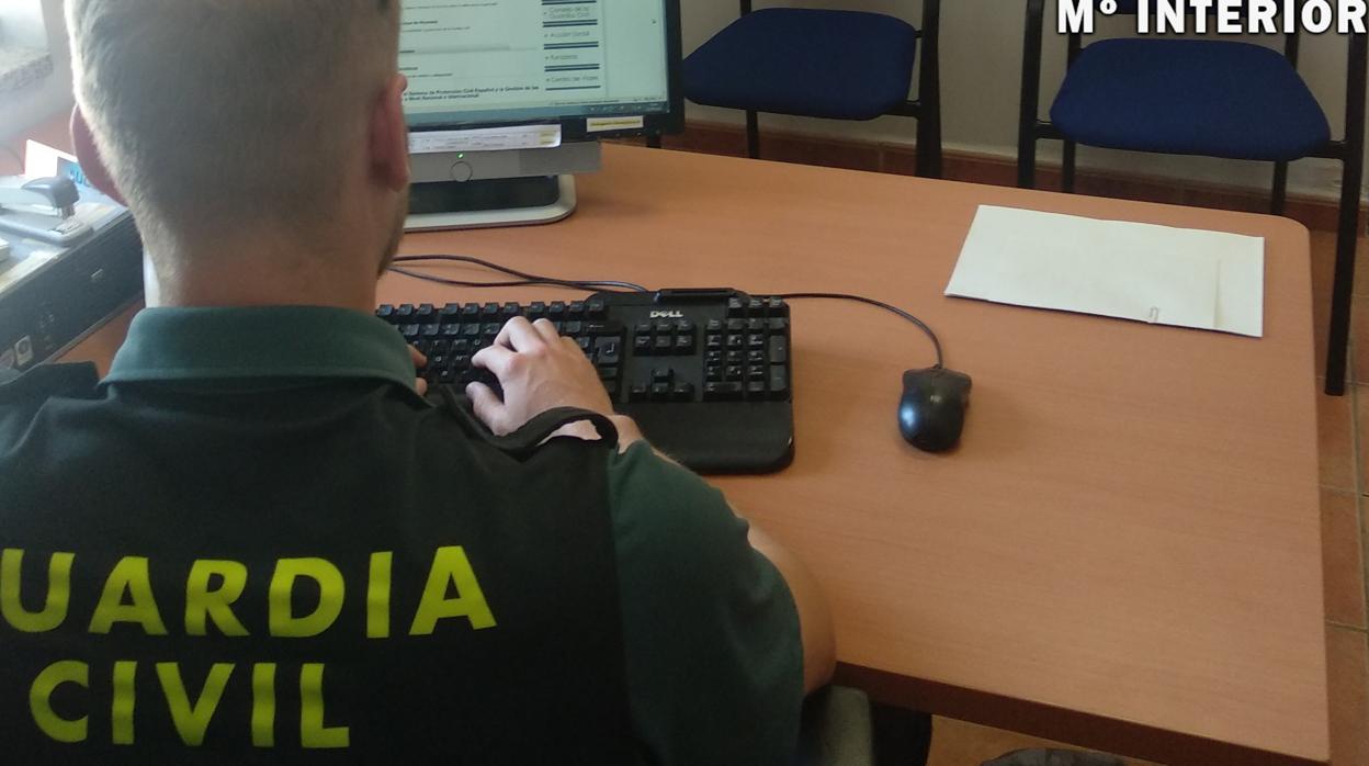 La investigación de la Guardia Civil continúa abierta y se han identificado a más personas responsables de la difusión de estas imágenes, estando pendiente la detención de las mismas