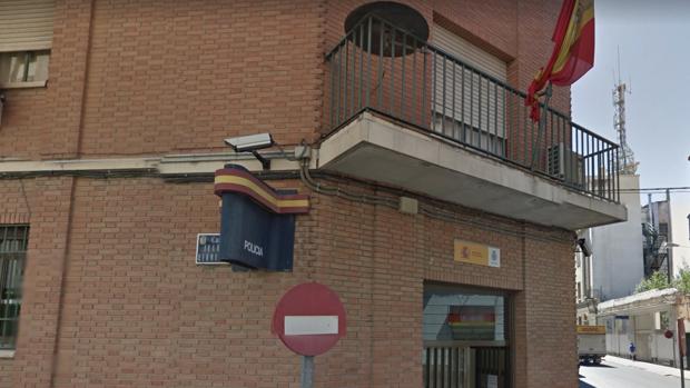 Acude ensangrentado a la Comisaría de Calatayud tras ser atacado por tres individuos