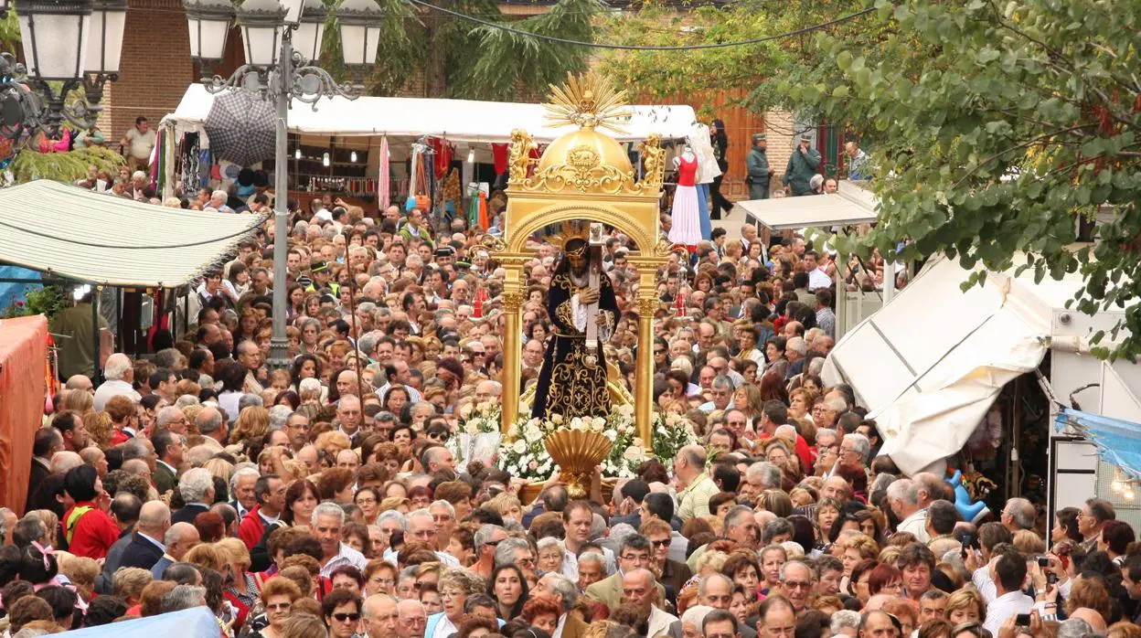 Imagen de la multitudinaria procesión del Santísimo Cristo de Urda