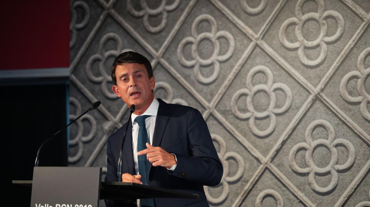 El ex primer ministro francés, Manuel Valls, anunciando su candidatura a presidir Barcelona ayer