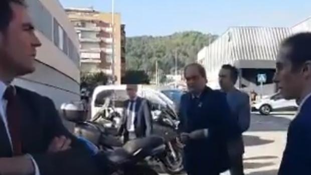 Quim Torra, abucheado al visitar el instituto en el que se señaló a hijos de guardias civiles