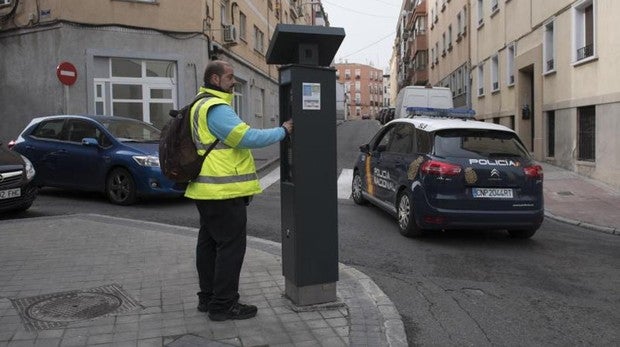 Sabanés cede ante el PSOE y no habrá, de momento, parquímetros fuera de la M-30