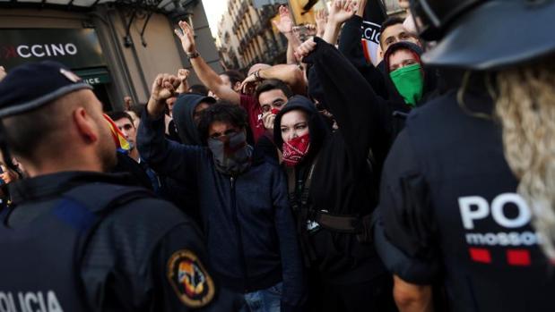 En libertad los seis independentistas detenidos ayer en la doble manifestación de secesionistas y policías