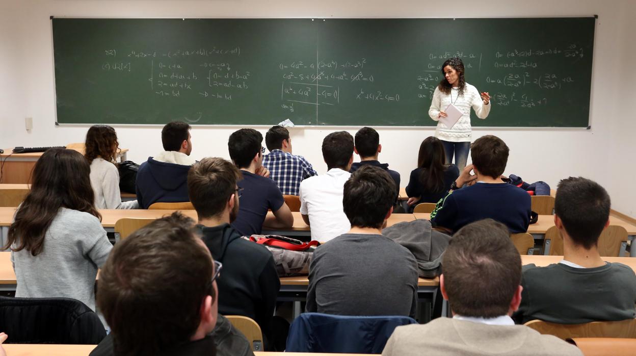 Una de las clases del grado de Matemáticas en la Universidad de Valladolid, que este año admitió a algo más de medio centenar de alumnos