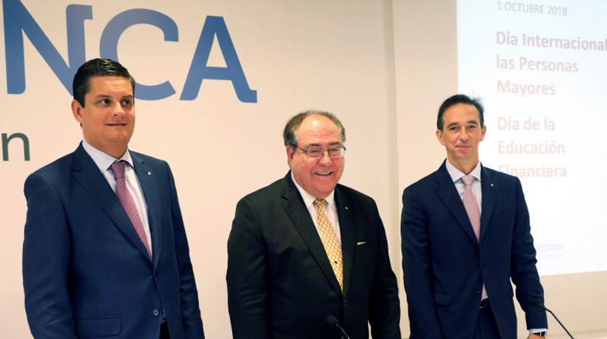 Nogueira, Escotet y Otero, en la rueda de prensa de esta mañana