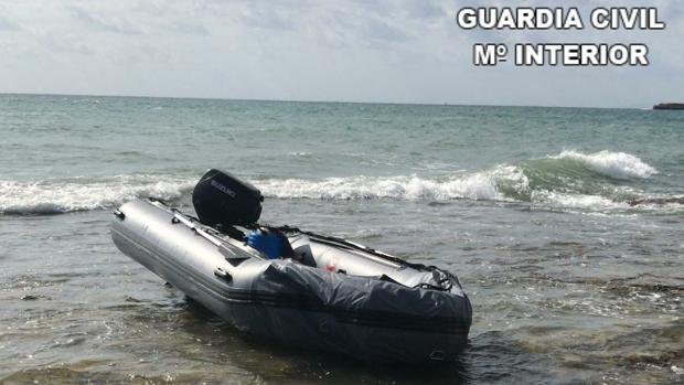 Interceptan una embarcación con doce inmigrantes argelinos en la costa de Torrevieja