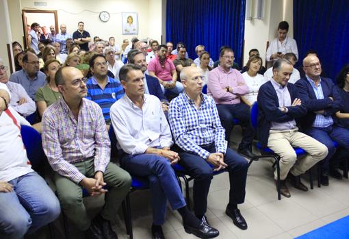 Militantes de base y cargos orgánicos en la reunión de este jueves