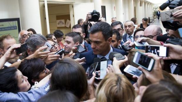 Sánchez intenta camuflar su tesis en un debate de «política general»