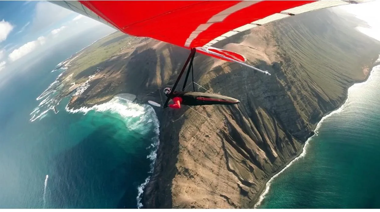 Vídeo: el emocionante vuelo en delta sobre Lanzarote y Fuerteventura